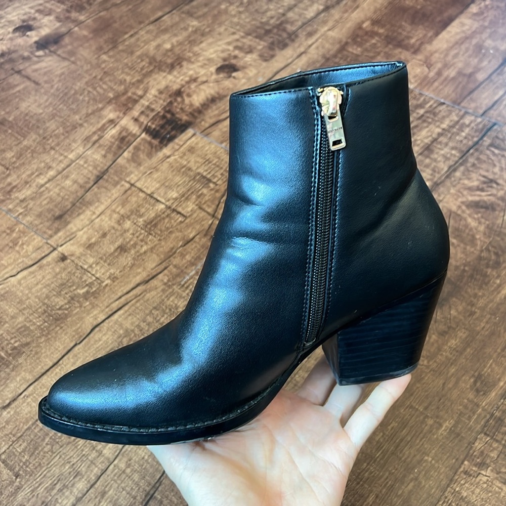 Worn twice Coach Pacey pointed toe black leather booties ankle boots classy 7 - Picture 10 of 16